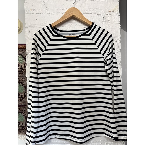 Spanx Women's Size Medium Rash Guard Long Sleeve Top Excellent Preowned Cond. - Picture 1 of 5
